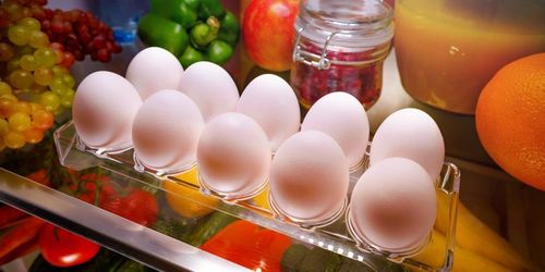 Яйца в холодильнике